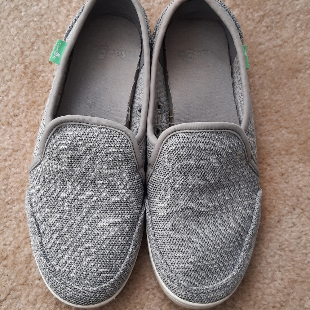 Sanuk Pair o Dice knit shoes great condition